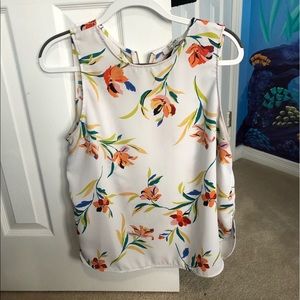 White flower tank blouse